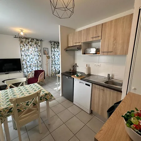 Апартаменты Minimes, Studio Cosy Tout Confort, Wifi, Parking